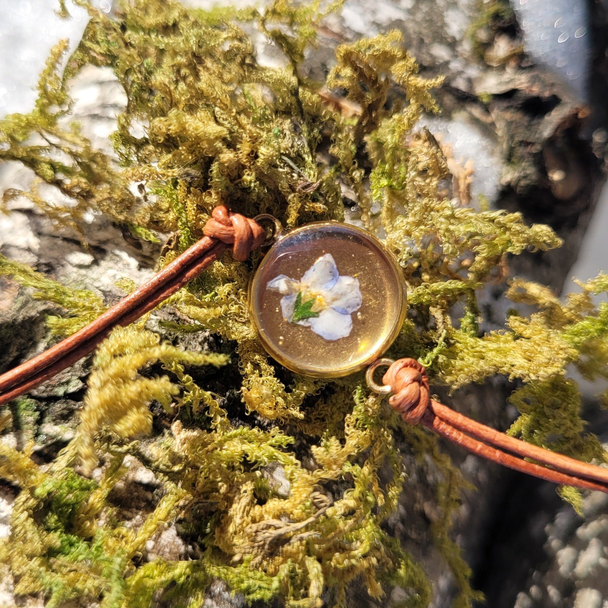 Bracelet médaillon fleur de myosotis